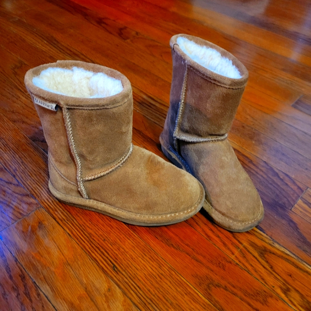 Bearpaw boots size10